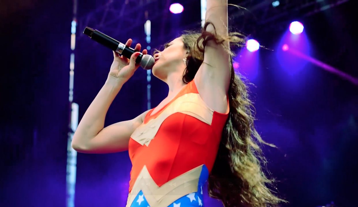 Isabel Penalba cantando
